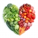گیاهان و سبزیحاتی که به شکل قلب کنار هم جمع شده اند