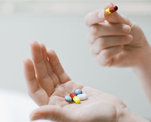 Which-Vitamins-help-you-to-Gain-Weight-min-495x400 10 دارویی که باعث افزایش وزن می شوند