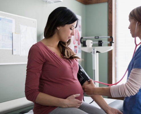 -خون-بالا-در-زمان-بارداری-495x400 فشار خون بالا در بارداری چرا اتفاق می افتد؟